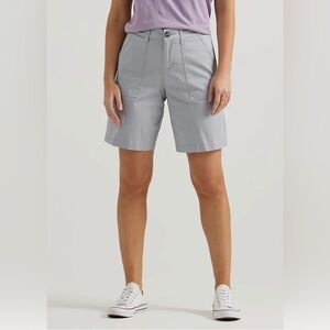 LEE WOMEN'S ULTRA LUX COMFORT WITH FLEX-TO-GO RELAXED FIT UTILITY BERMUDA